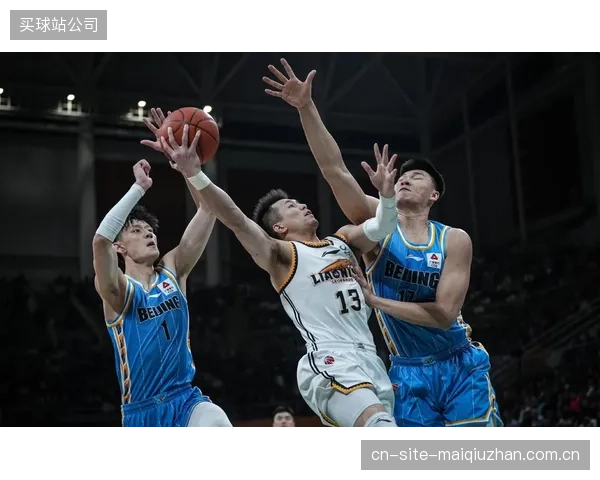 本赛季防守强队普遍具备出色的轮转协防体系，有效限制对手转换进攻是取胜之匙。